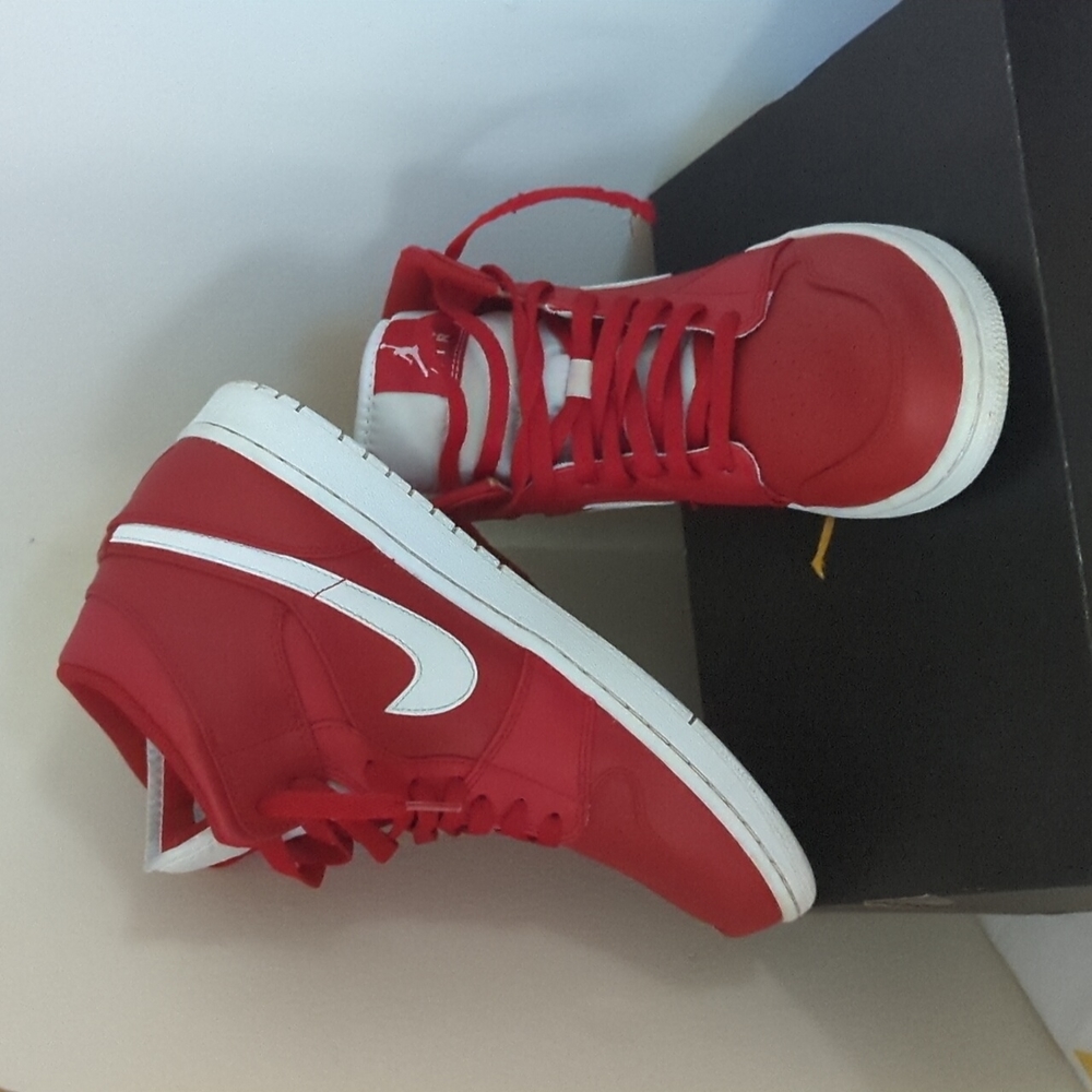 Jordan 1 Mid